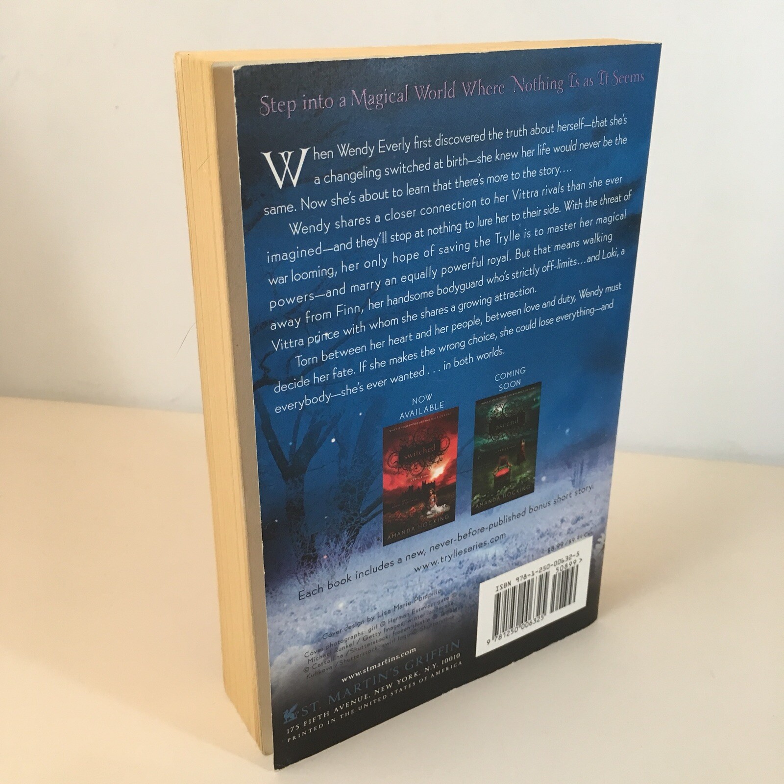 Torn by Amanda Hocking (TRYLLE) ***Free Shipping for Each Added Trade PB