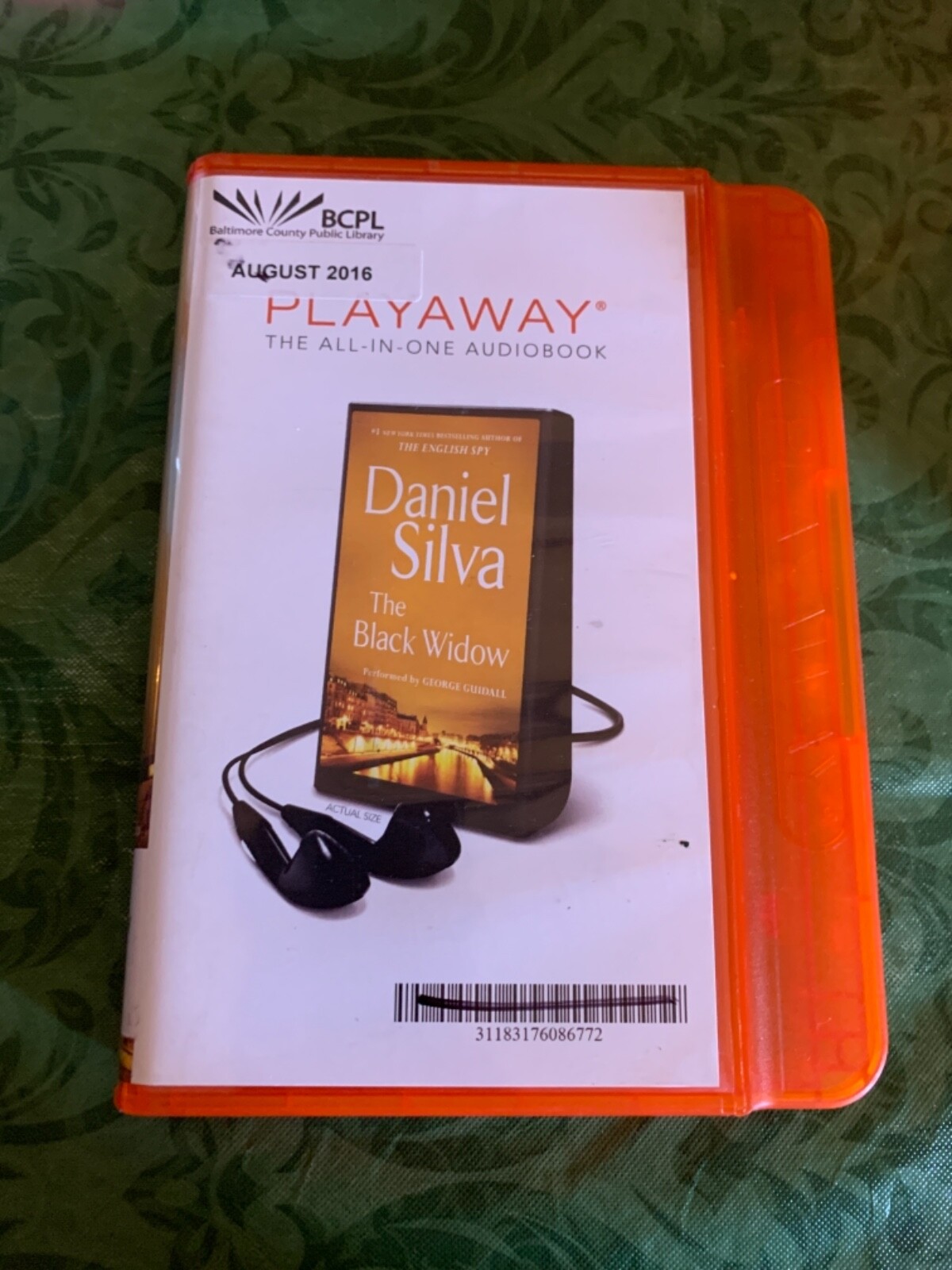 The black widow Daniel Silva unabridged PLAYAWAY BOOK shelf210~