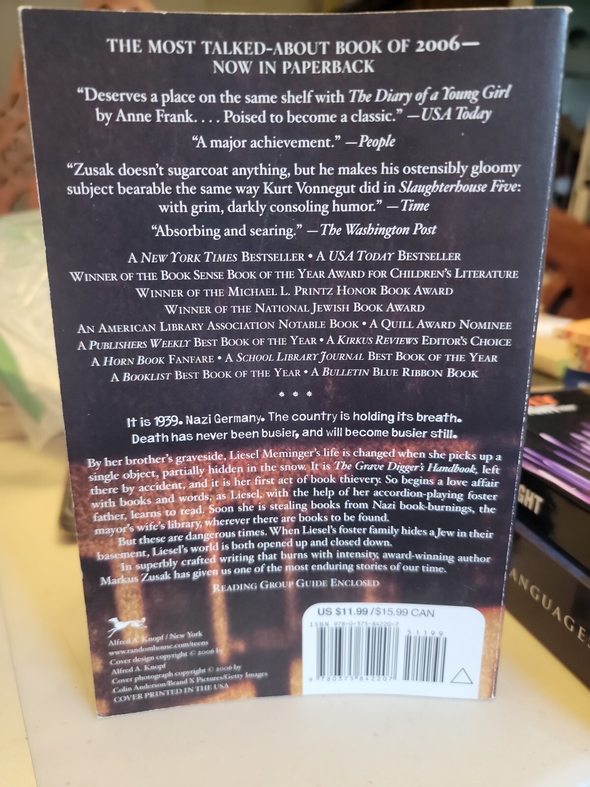 The Book Thief by Markus Zusak (2007, Trade Paperback)