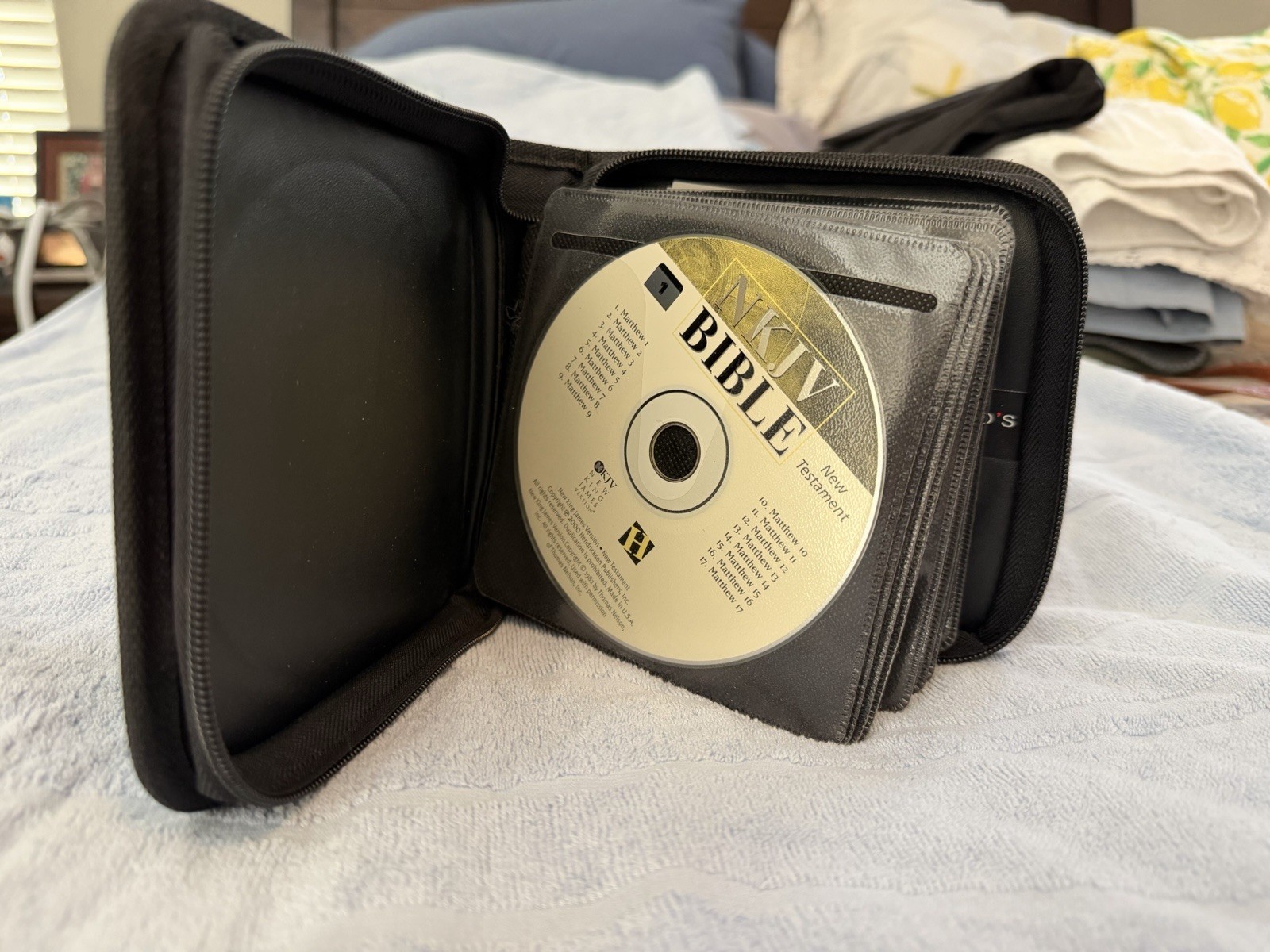 NKJV Bible New Testament On Compact Disc Zippered Pouch Bag Thomas Nelson 1982