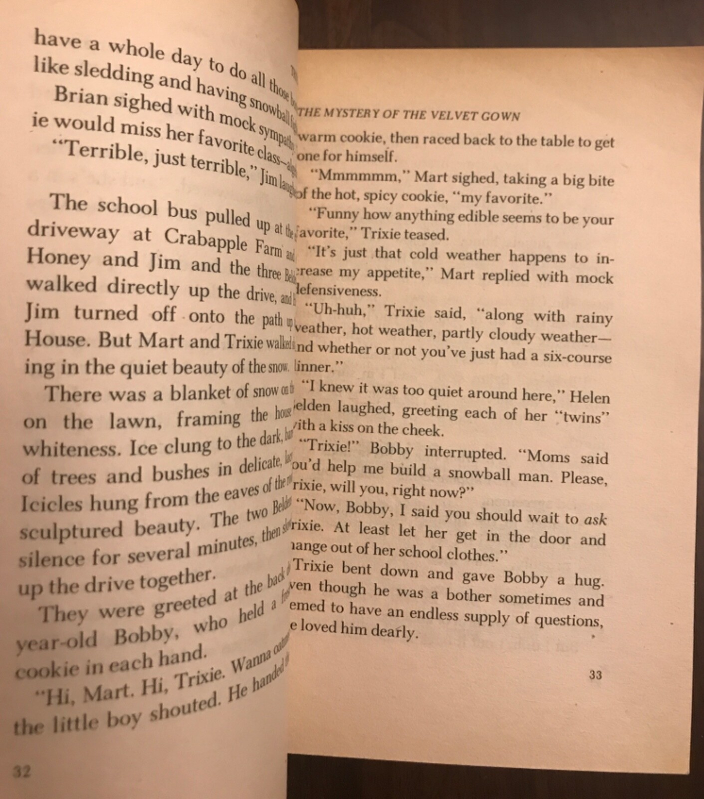 Trixie Belden (The Mystery Of The Velvet Gown) By Kathryn Kenny