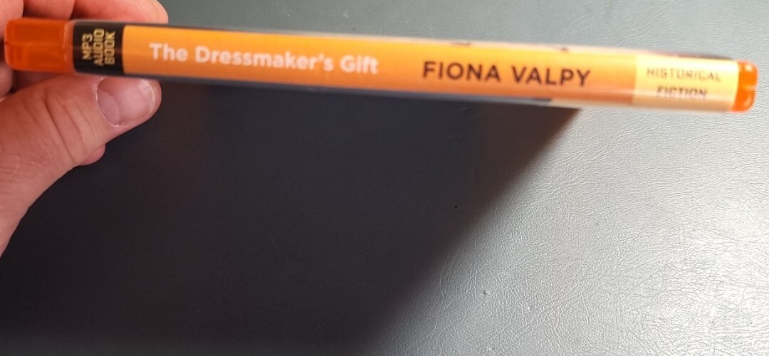 The Dressmaker’s Gift by Fiona Valpy 2019, MP3-CD, Unabridged Excellent
