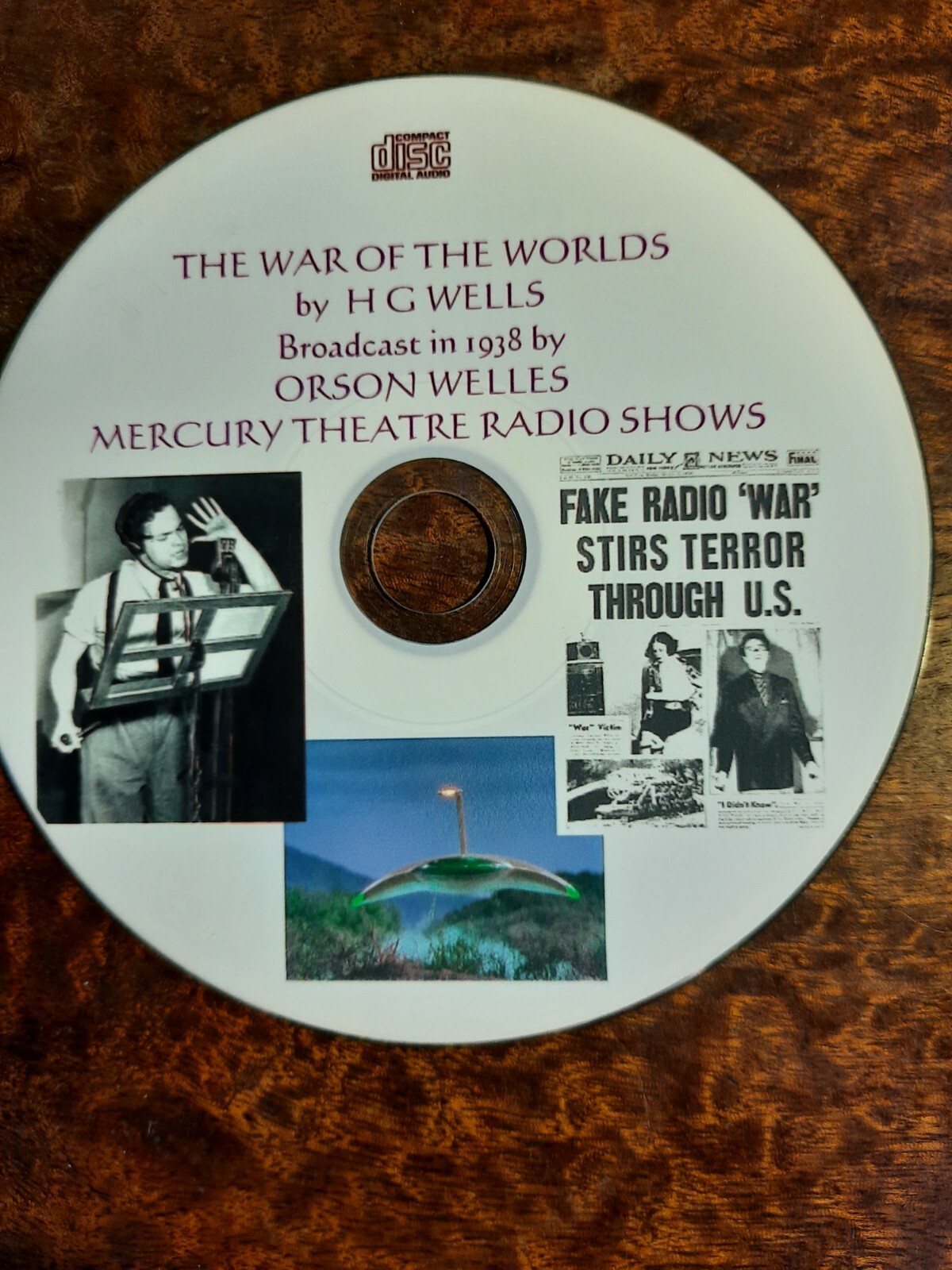 Orson Welles / Old Time Radio 1938 broadcast — War of the Worlds — AUDIO CD