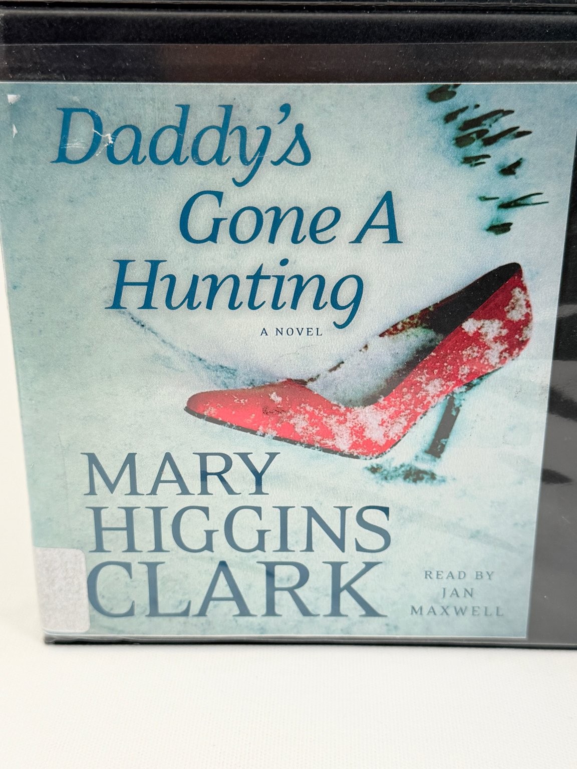 Daddy’s Gone A Hunting by Mary Higgins Clark Audiobook CDs 8 Discs