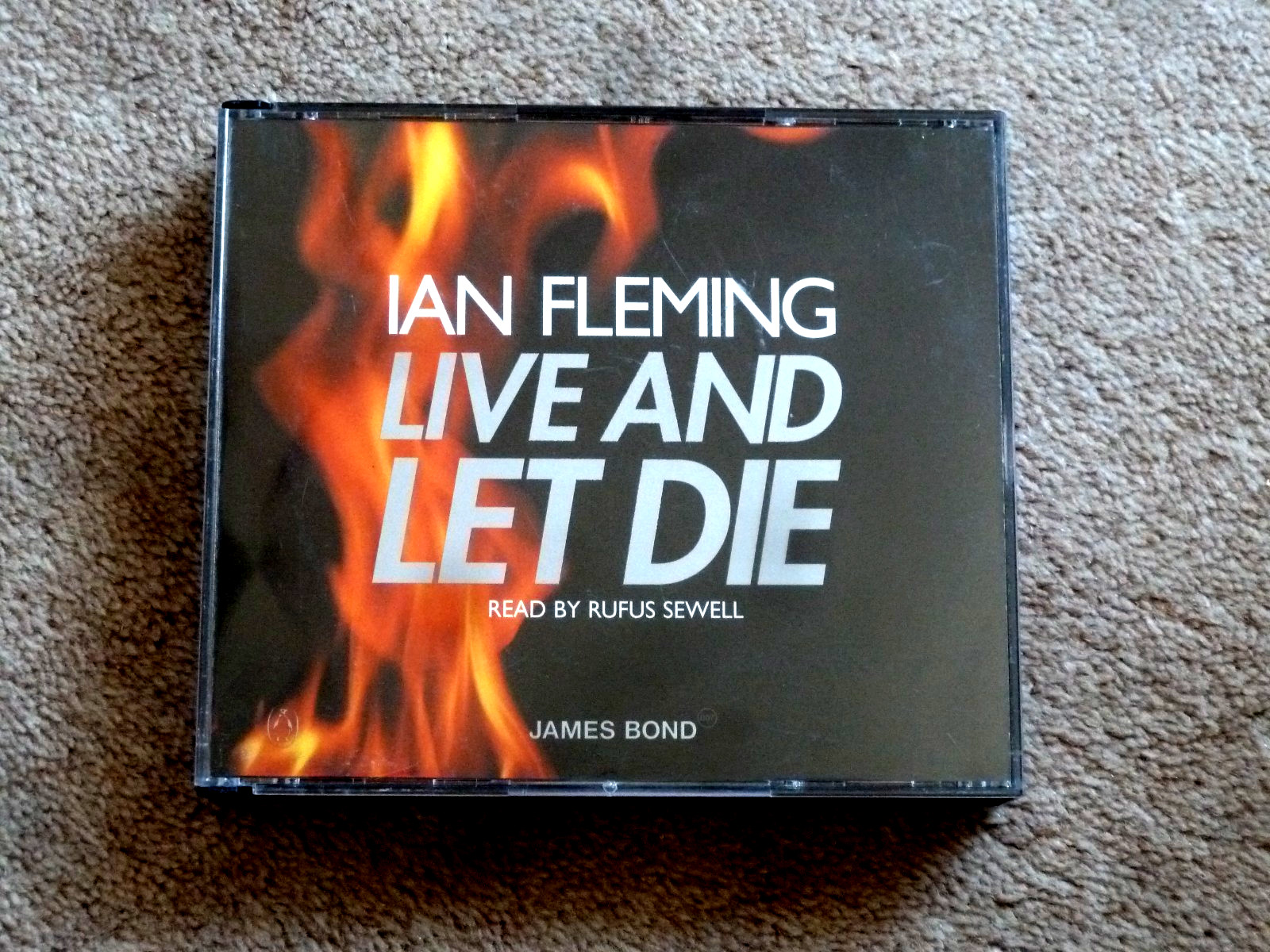 IAN FLEMING — LIVE AND LET DIE — AUDIO BOOKS — TALKING BOOKS ( 3 CDS )