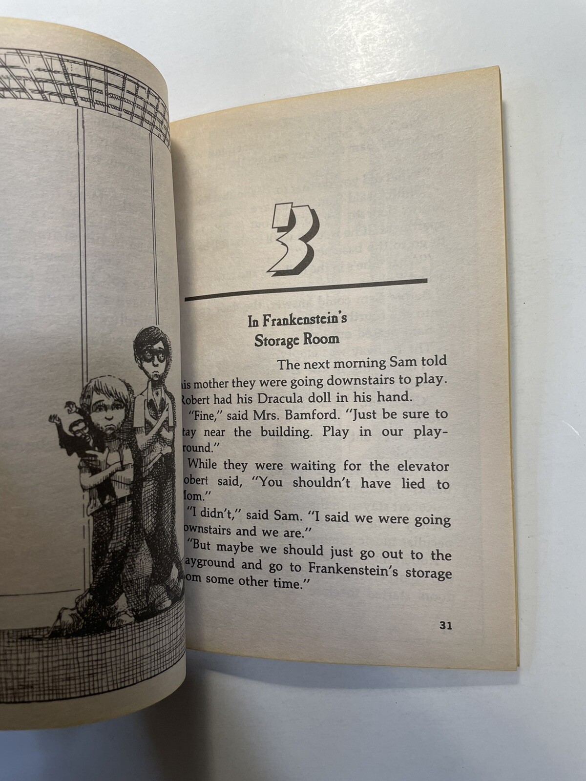 Frankenstein Moved In on the Fourth Floor- paperback Elizabeth Levy