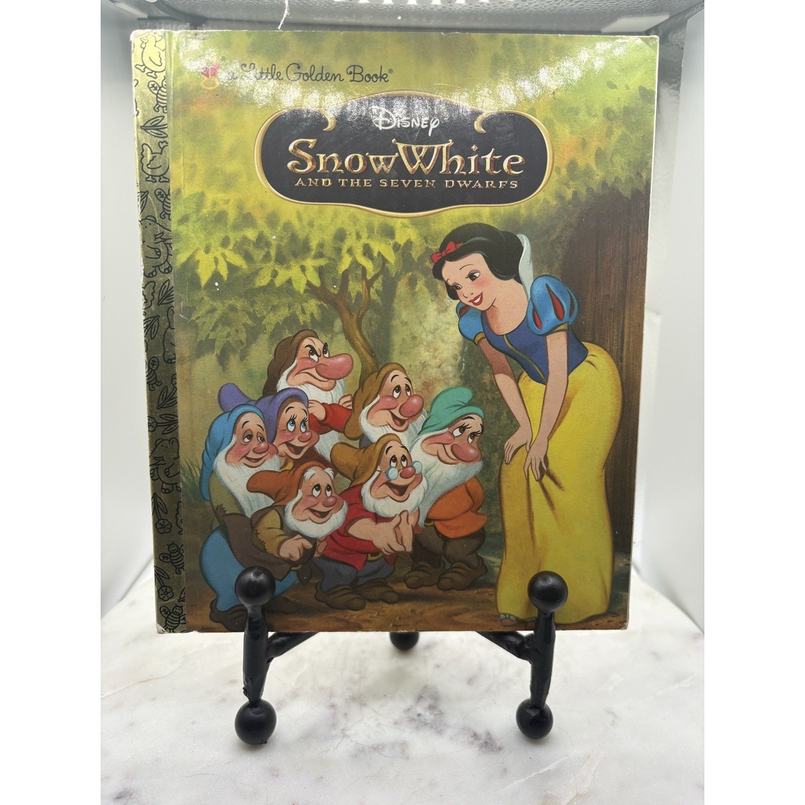 Walt Disney’s «SNOW WHITE AND THE SEVEN DWARFS» a Little Golden Book (2009)