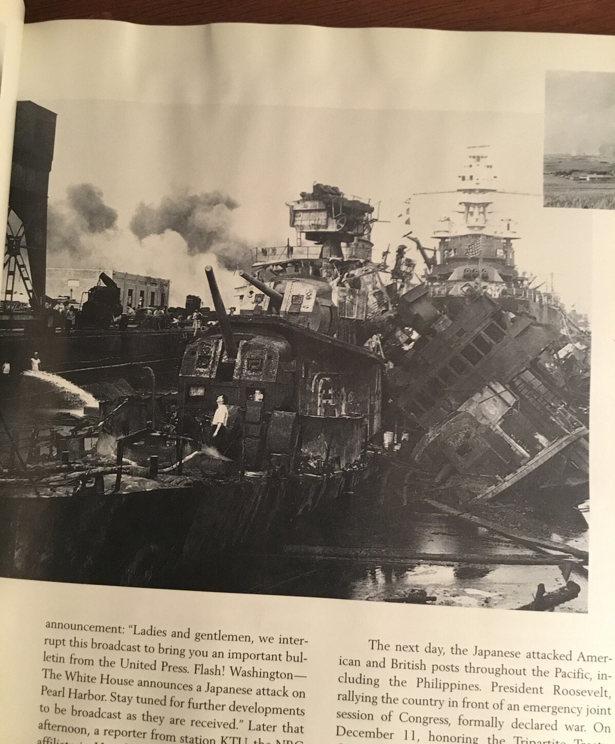 We Interrupt This Broadcast w/ 2 CDs Actual Broadcasts & Illustrated History