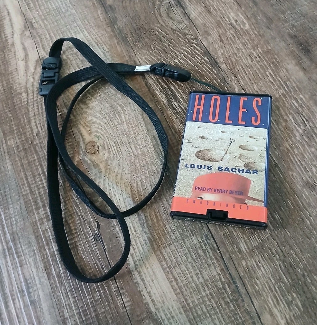Playaway audio book HOLES Louis Sachar Rare Tested HDAUDIO Digital Book Lanyard