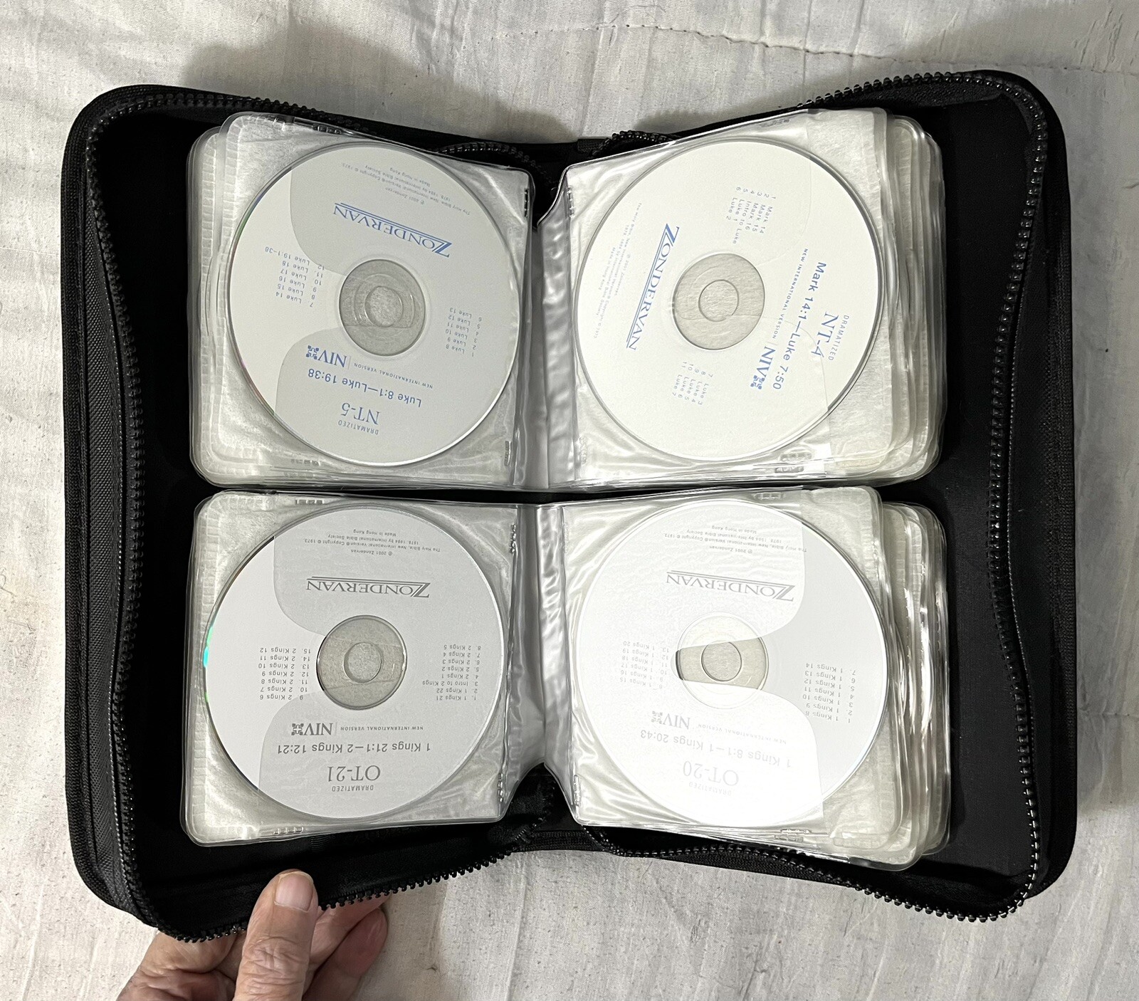 Zondervan NIV Audio Bible Dramatized Complete Bible 64 Audio CD Set Zipper Case