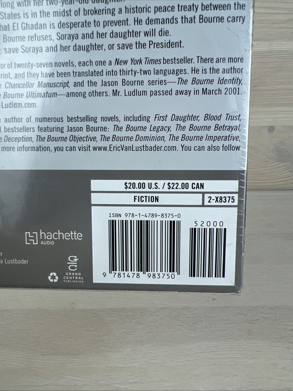 Robert Ludlum’s (TM) the Bourne Ascendancy by Eric Van Lustbader (2014, Compact