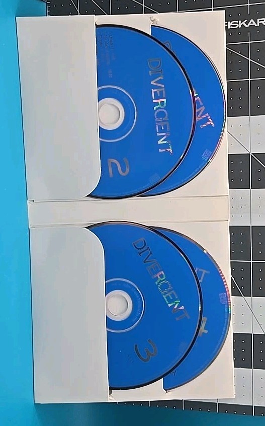 Divergent Veronica Roth 10 CD Audiobook Set-Unabridged 11 Hr-Read By Emma Galvin