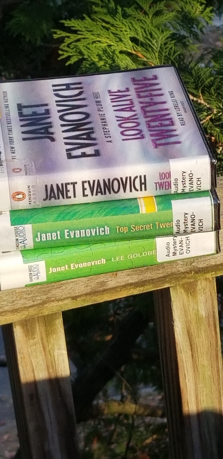 LOT 3 AUDIO CD SETS RANDOM HOUSE JANET EVANOVICH THE HEIST LOOK ALIVE TOP SECRET