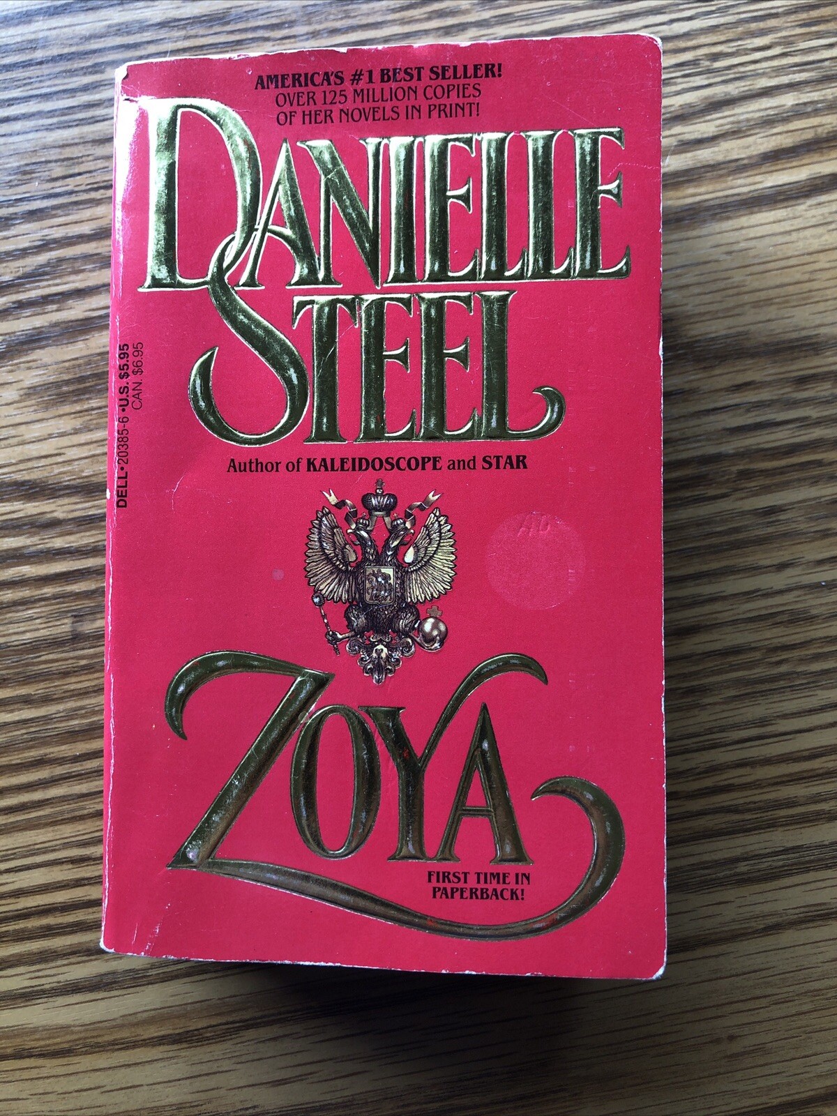 Paperback Zoya by Danielle Steel