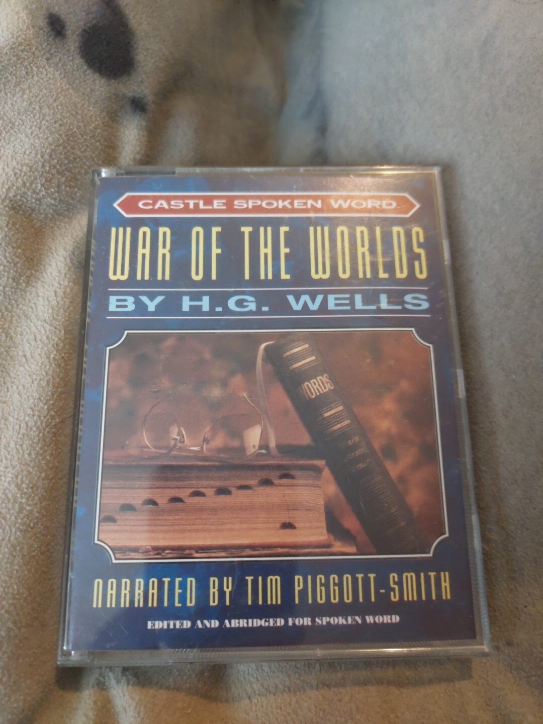 H.G.WELLS — WAR OF THE WORLDS — AUDIO BOOK- ALKING BOOK ( 2 CASSETT ES )