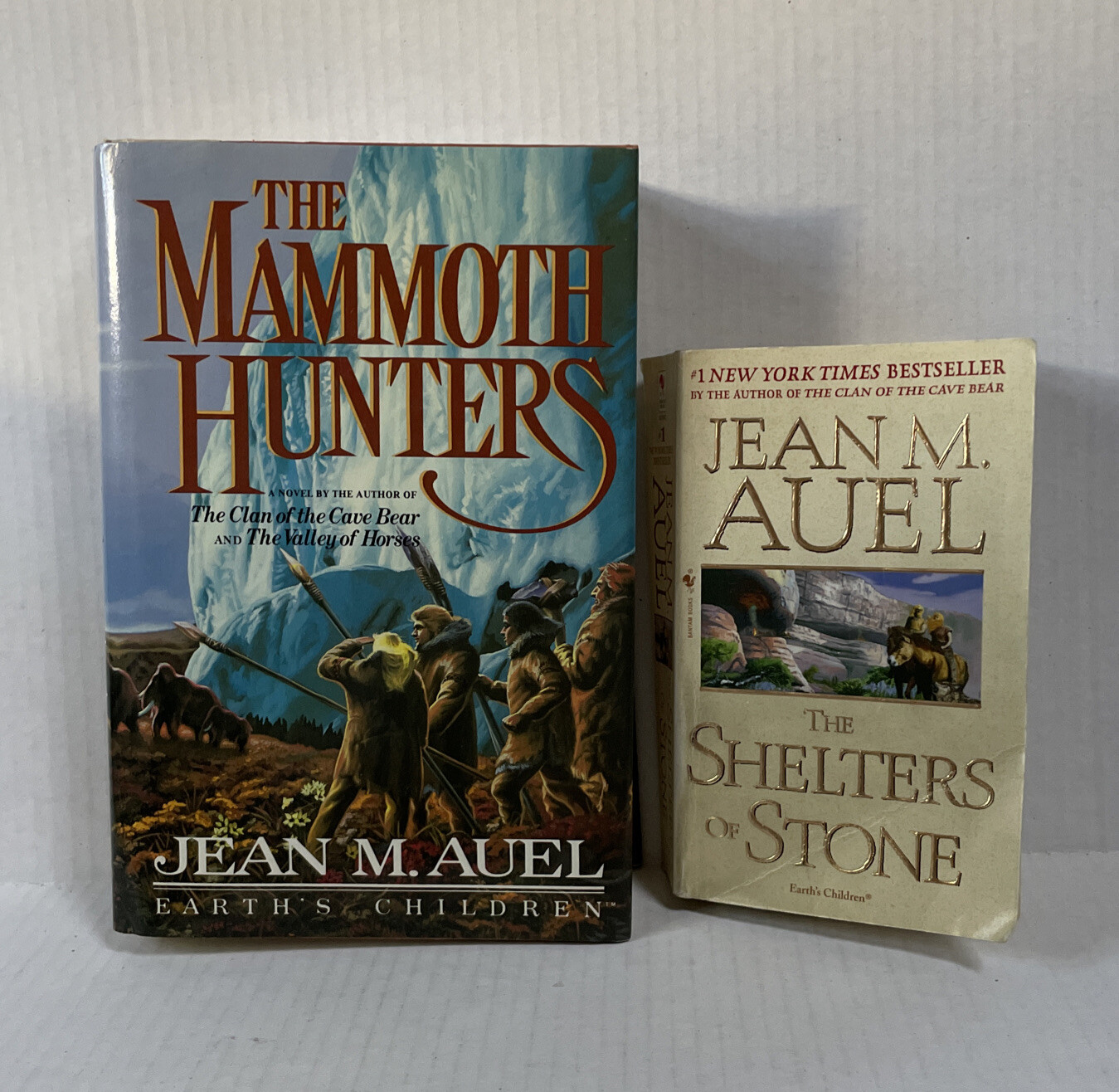 2 EARTH’S CHILDREN Books by Jean M Auel — Mammoth Hunters & Shelters Of Stone