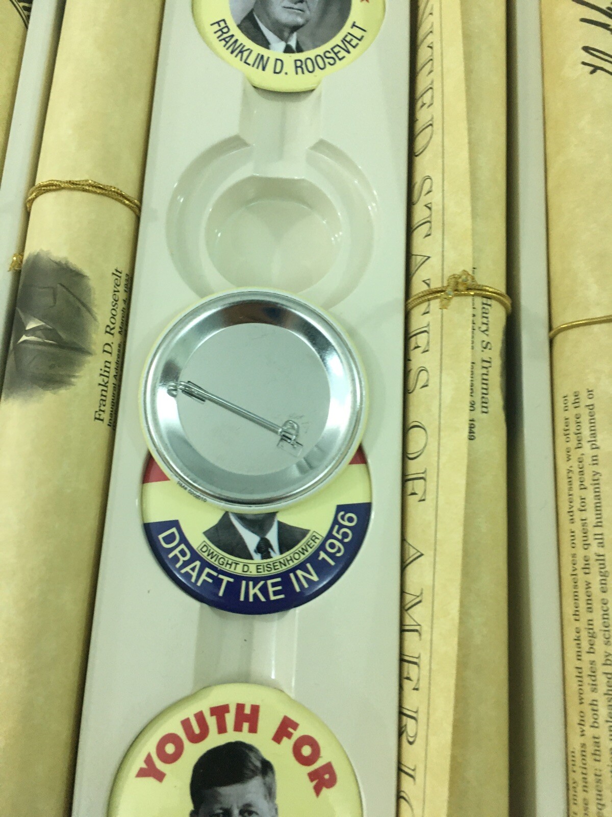 Great Leaders Of Our Time (16 Cassettes, 4 Campaign Buttons, 4 Scroll) Kennedy