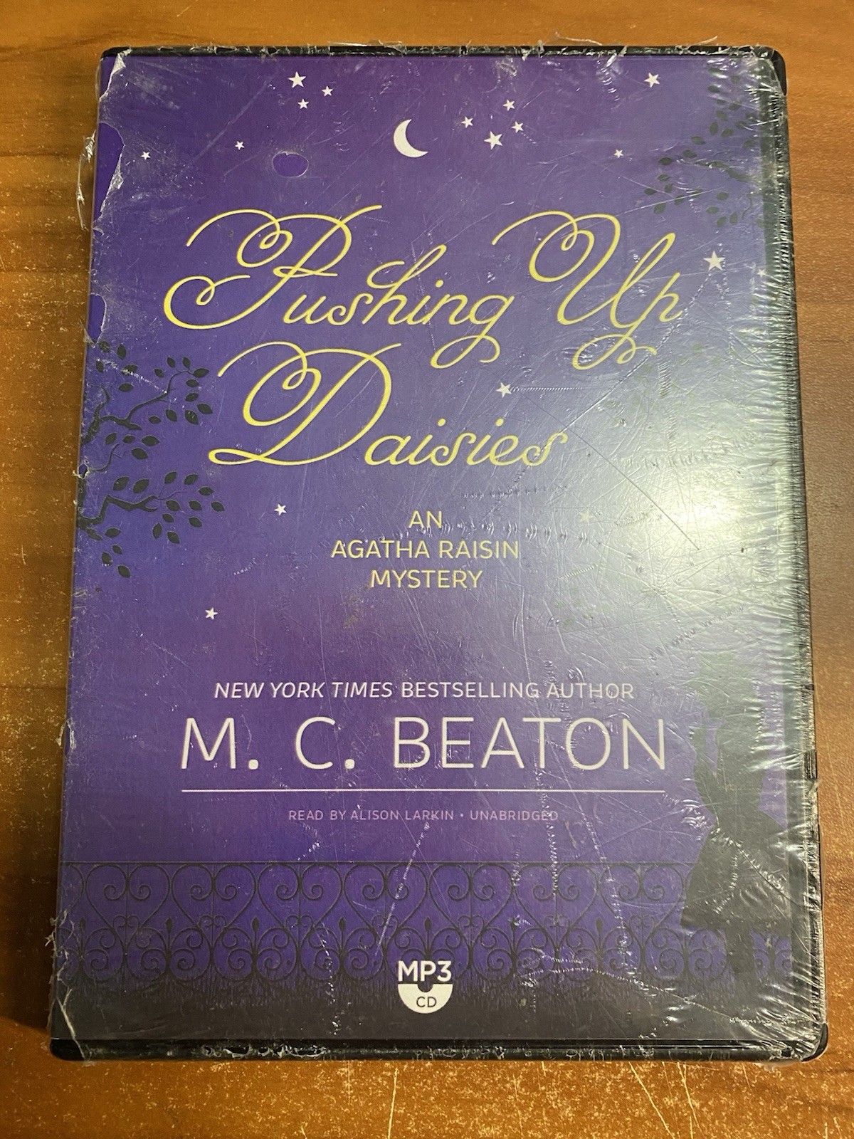 Pushing up Daisies : An Agatha Raisin Mystery By M.C. Beaton MP3 CD Audiobook