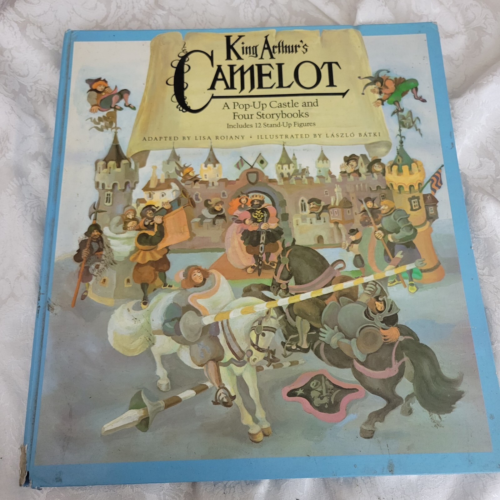 King Arthur’s Camelot Pop-Up Castle 3/4 Storybooks Lisa Rojany **See Condition**