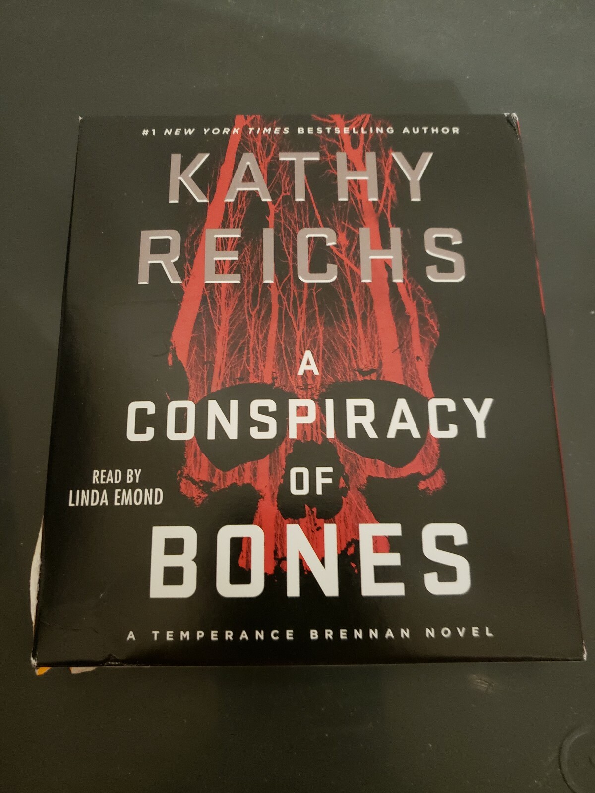A Conspiracy of Bones (A Temperance Brennan Novel Book 19)