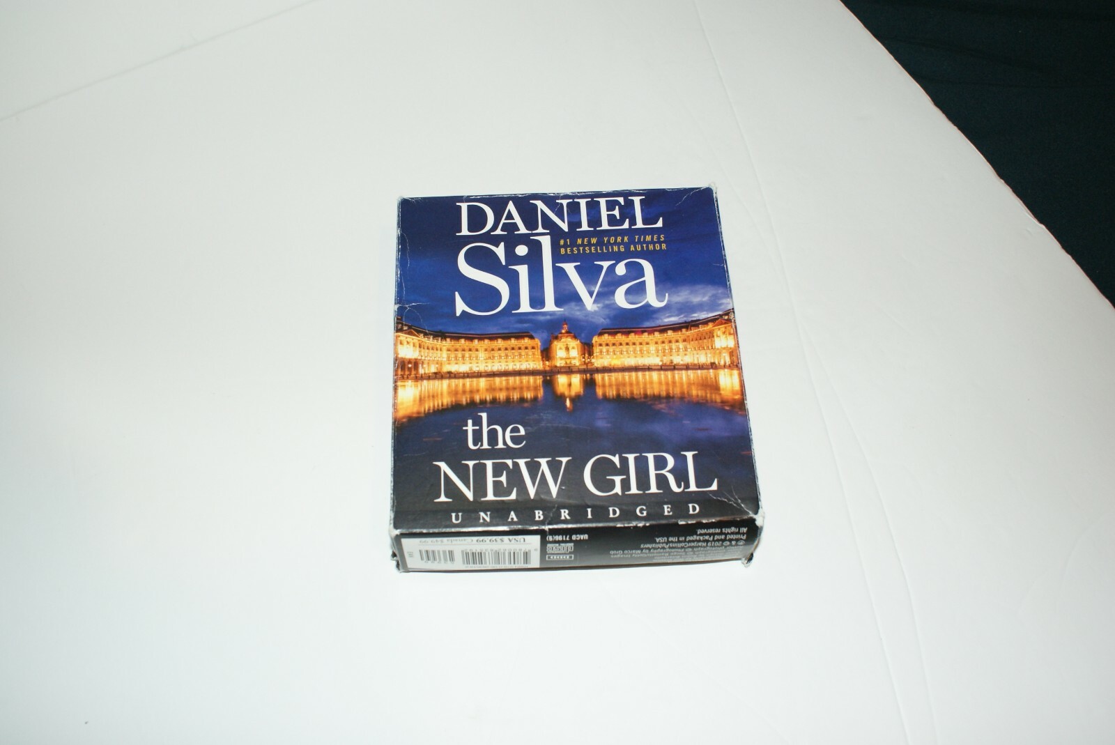 The New Girl Low Price CD: A Novel (Gabriel Allon) (Audio CD)