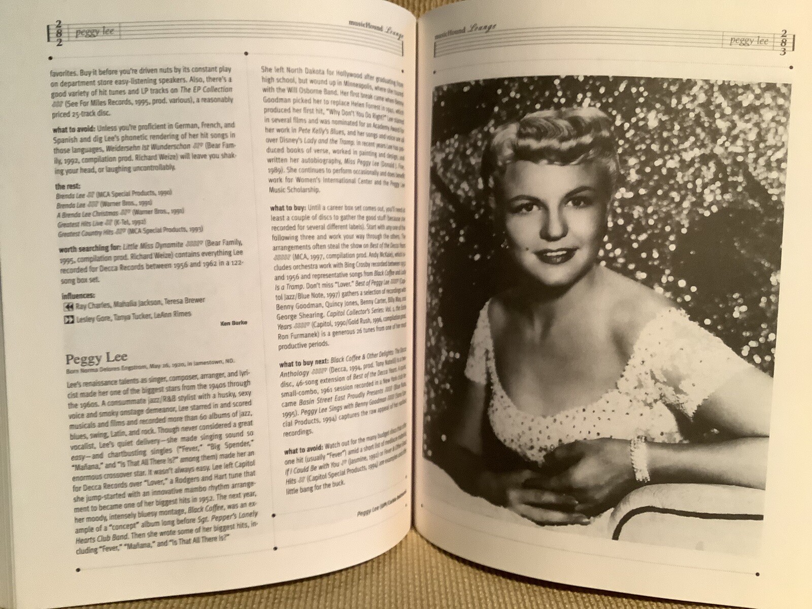 Musichound Ser.: Lounge : The Essential Album Guide to Martini Music and Easy…