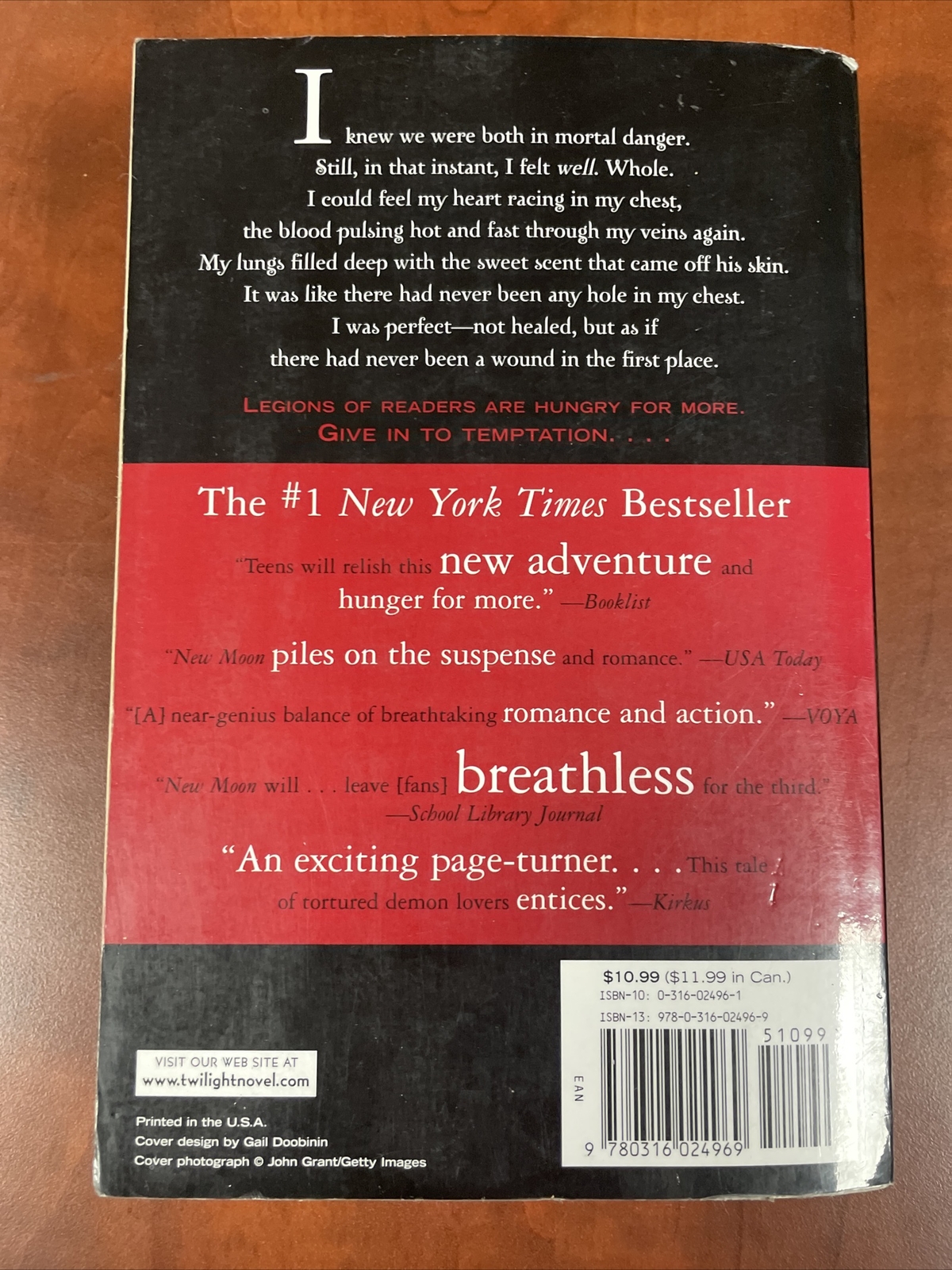 The Twilight Saga Ser.: New Moon by Stephenie Meyer (2008, Trade Paperback)
