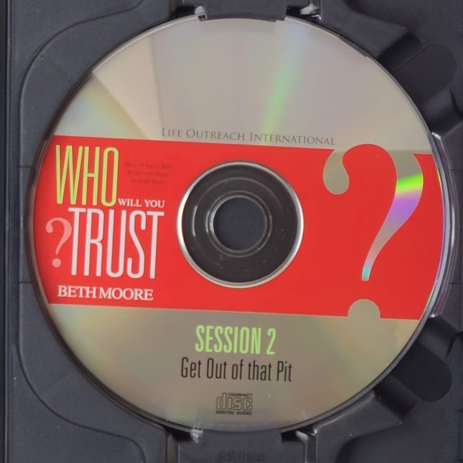 Who Will You Trust 5 Disc CD Audio Series Box Set Beth Moore Religion Faith