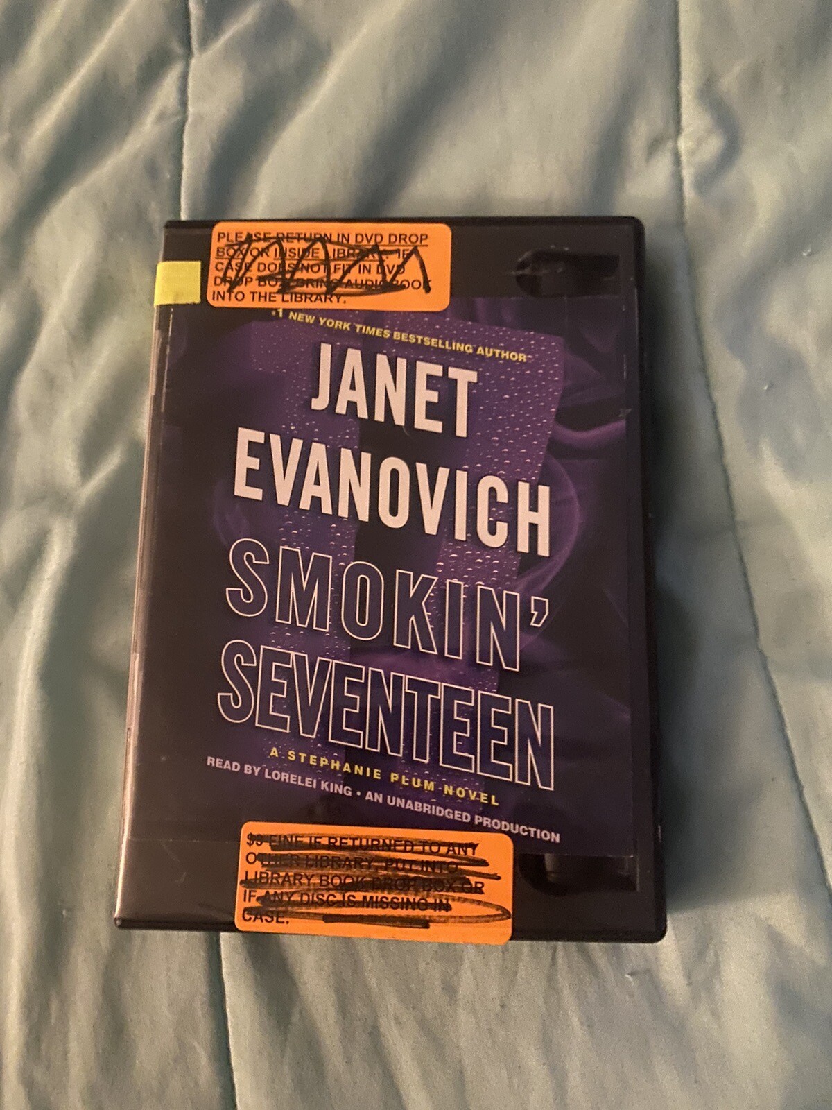 Stephanie Plum Ser.: Smokin’ Seventeen by Janet Evanovich (2011, Compact…