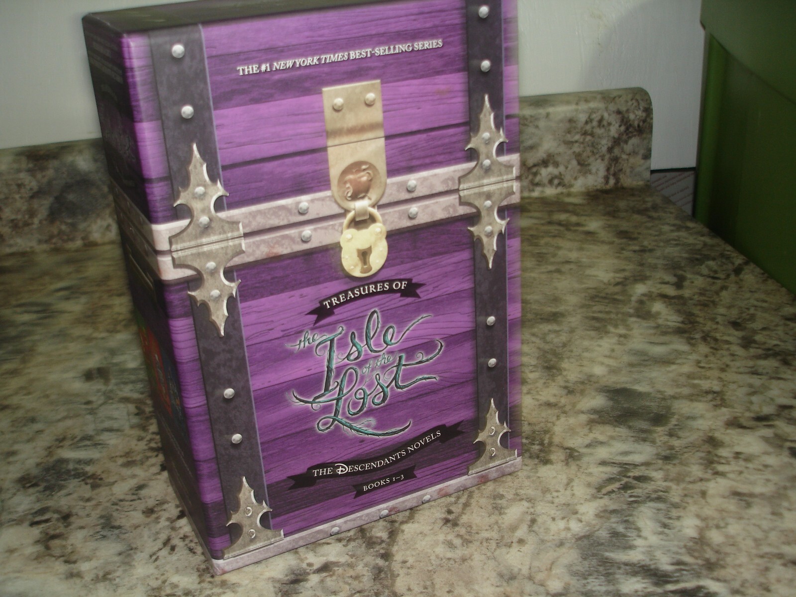 The Descendants novels Treasures of the Isle of the Lost [3-Book Hardcover Box.