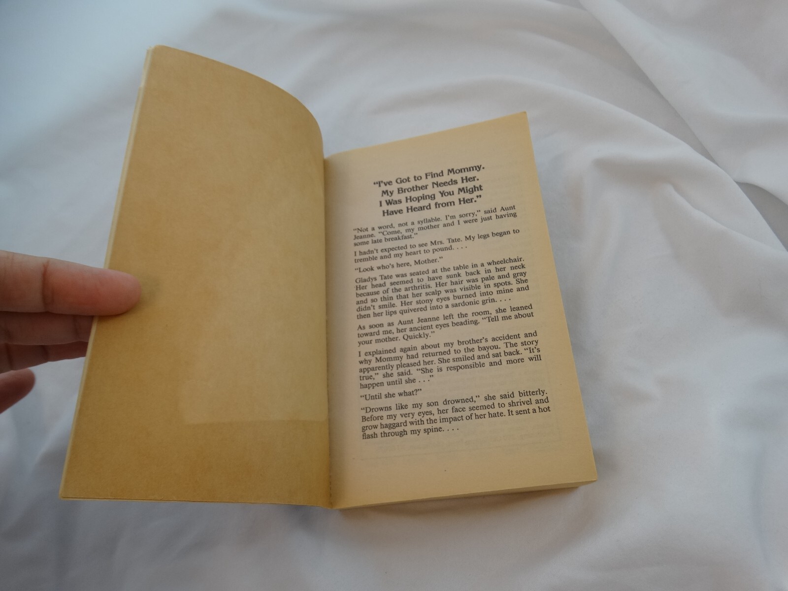 Hidden Jewel by VC Andrews Paperback Keyhole Stepback 1995