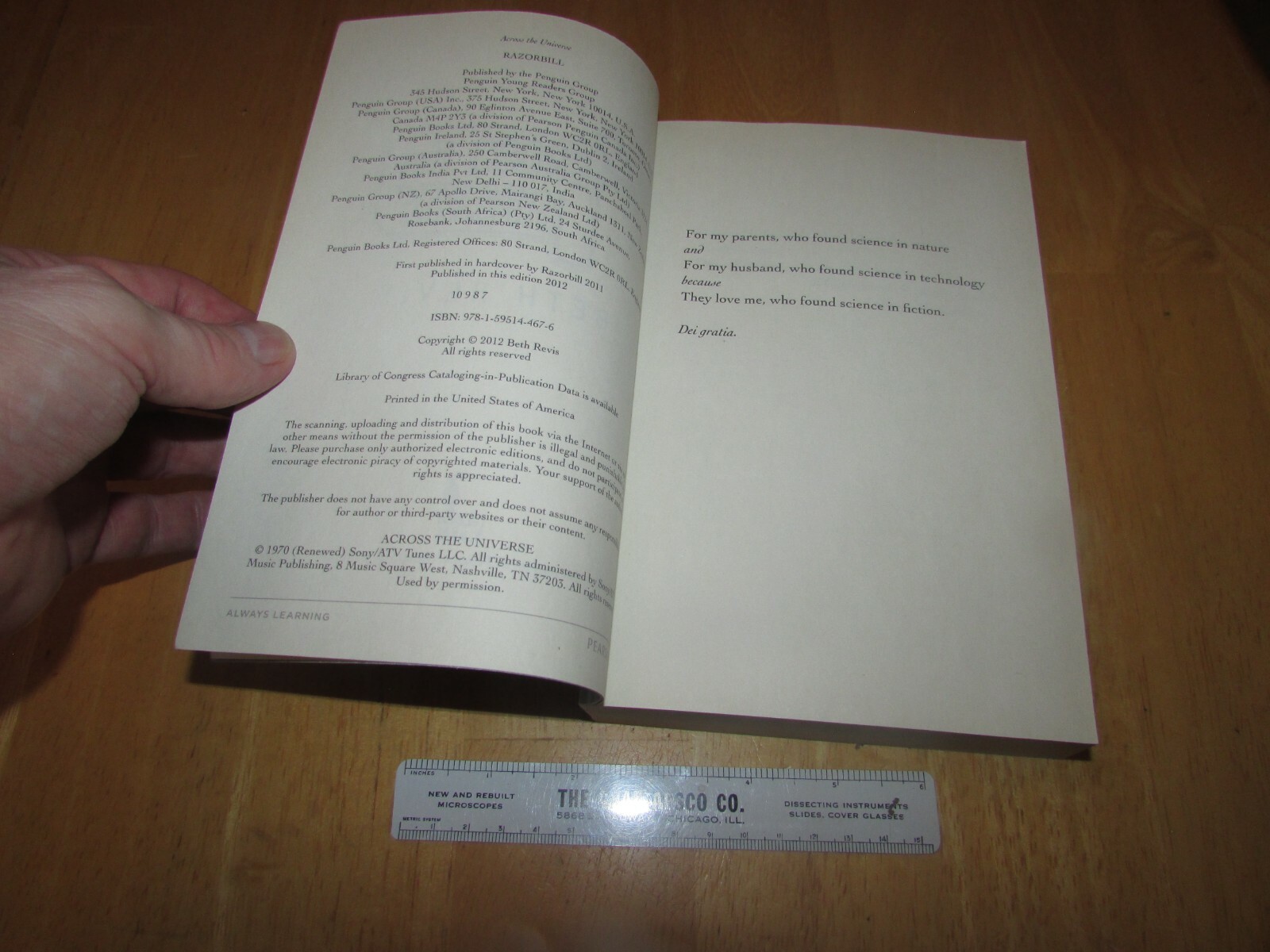 Across the Universe by Beth Revis (2012, Trade Paperback)