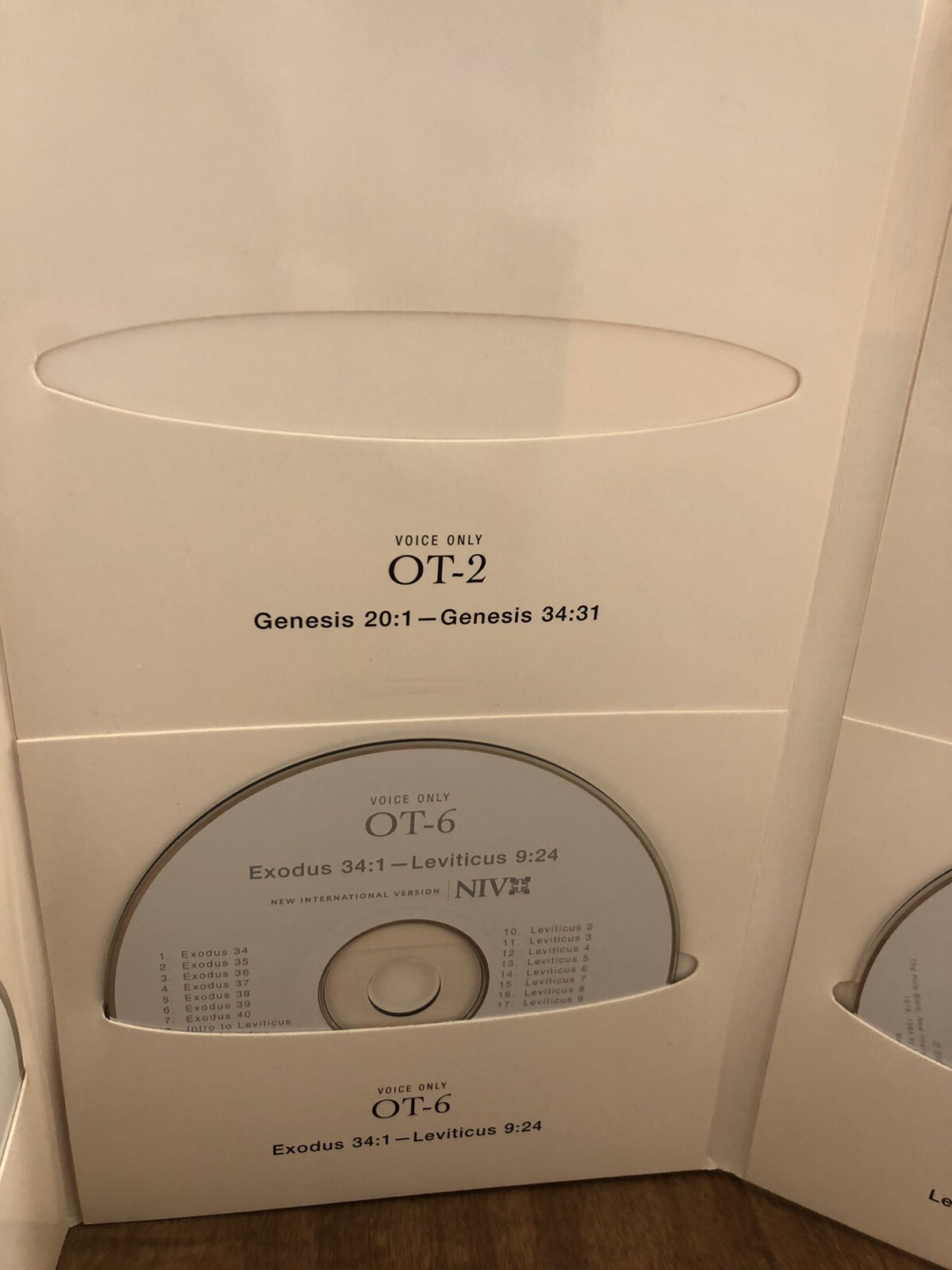 Zondervan Audio Bible NIV 64 CD Old New Testament Voice missing one disc