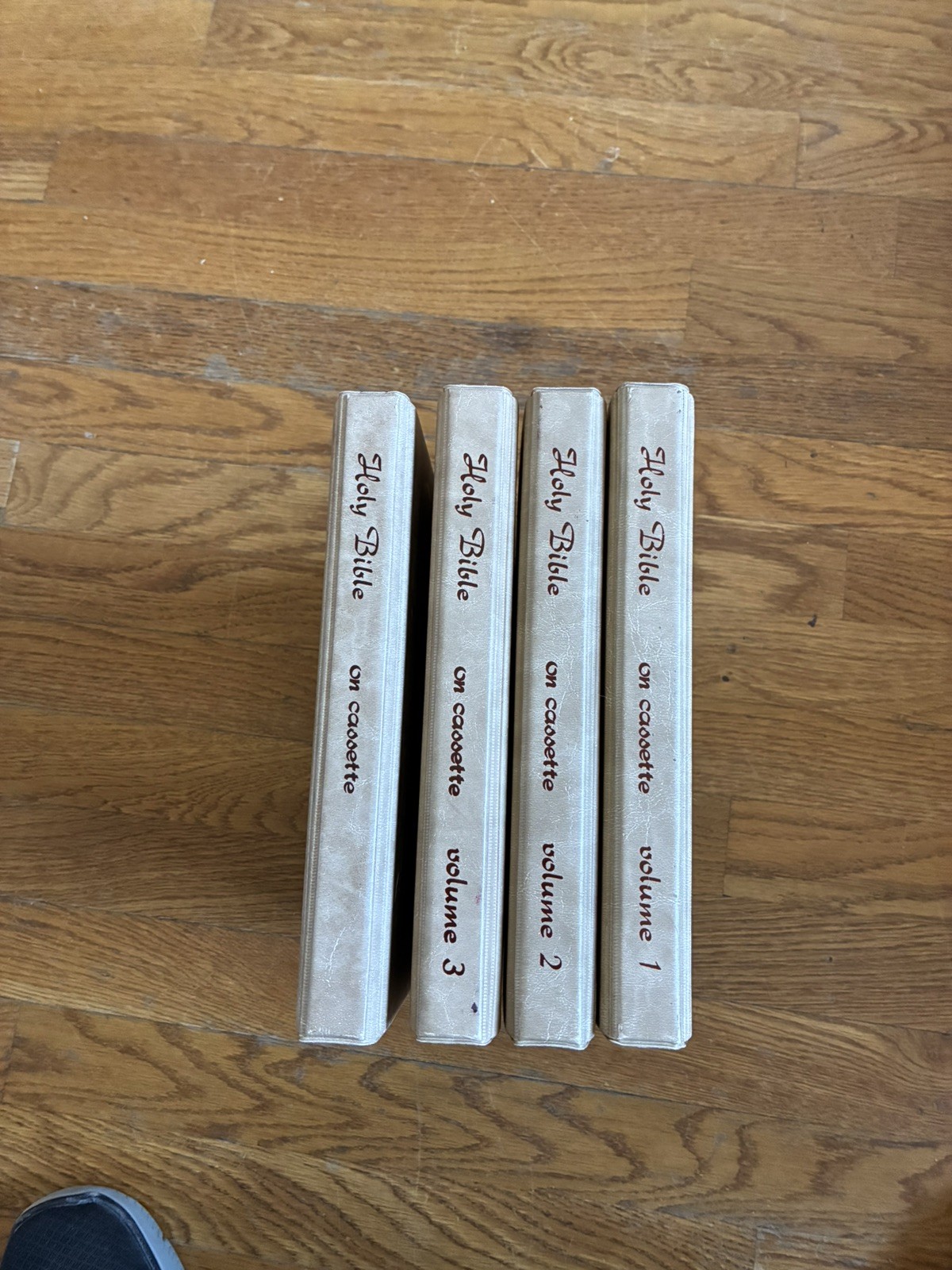 Holy Bible King James Version On 48 Cassette Tapes, Narr By Alexander Scourby