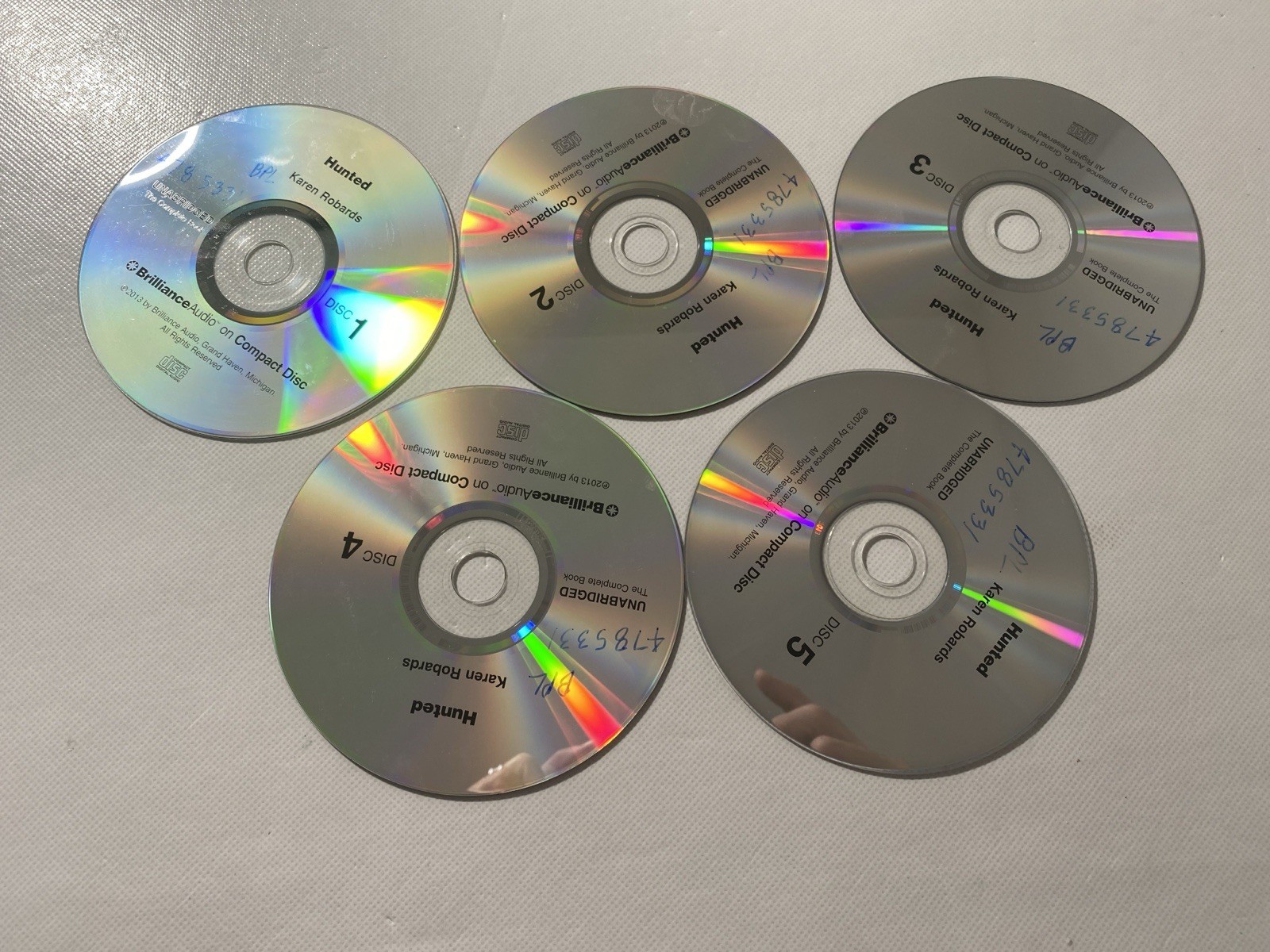 GOOD Hunted by Karen Robards Preformed Macleod Andrews & Casandra Campbell 10 CD