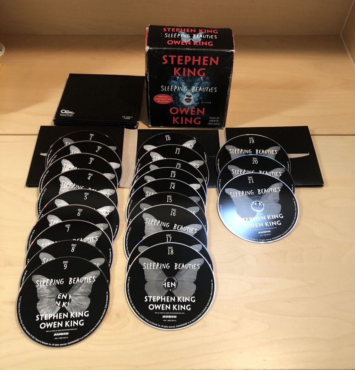 Sleeping Beauties : A Novel by Owen King and Stephen King (2017,Compact Disc