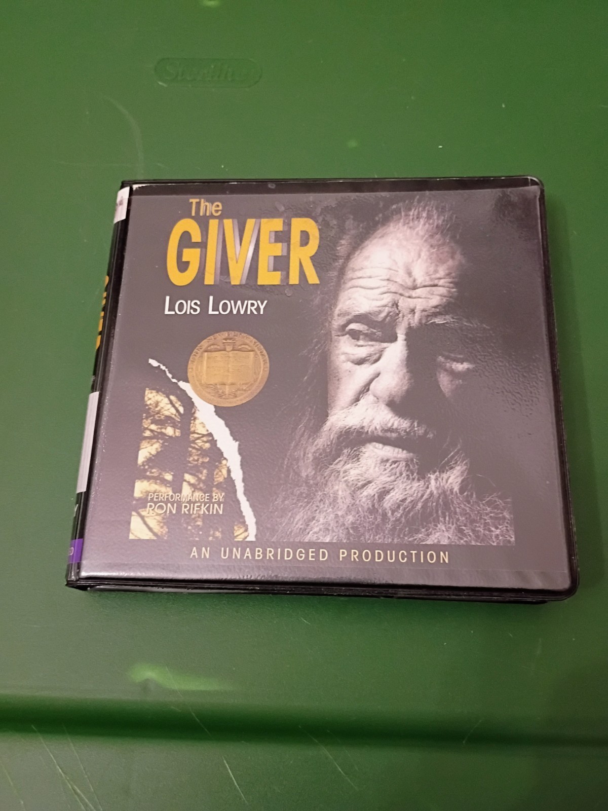 Audio Book The Giver By Lois Lowry 4 Disc In Hard Case