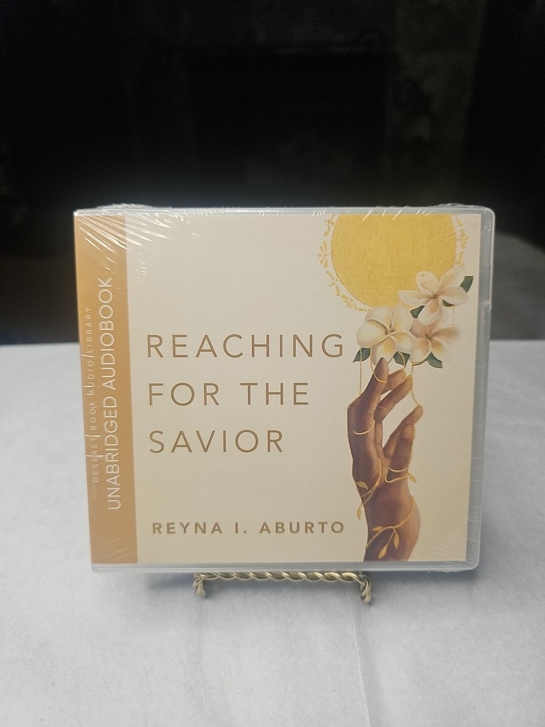 REACHING FOR THE SAVIOR — AUDIO BOOK ON CD Reyna I. Aburto Sealed