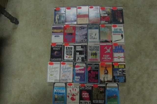 LOT OF 29 AUDIOBOOKS ON BOOKCASSETTE thrillers, romance, westerns READ DESCRI