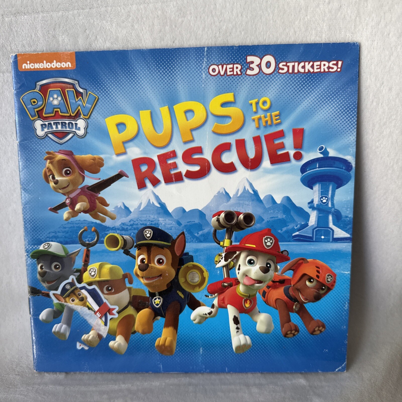 Pups to the Rescue! (Paw Patrol) (Pictureback(R)) — Paperback — GOOD