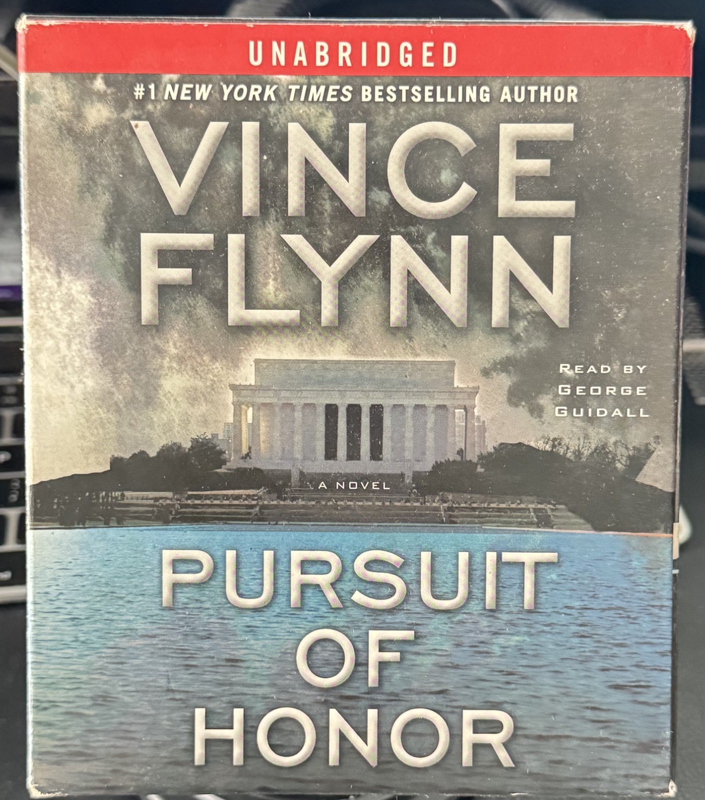VINCE FLYNN — PURSUIT OF HONOR 5 x AUDIO CD — ARMAND SCHULTZ 6 HOURS AUDIOBOOK.