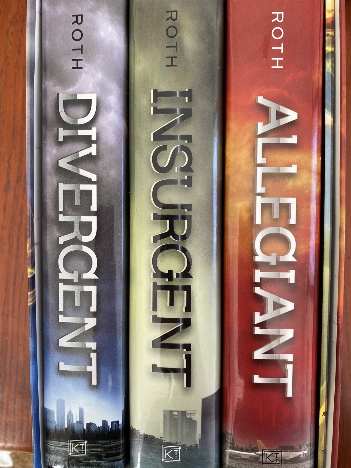 Divergent Ser.: Divergent Series 3-Book Box Set : Divergent, Insurgent,…