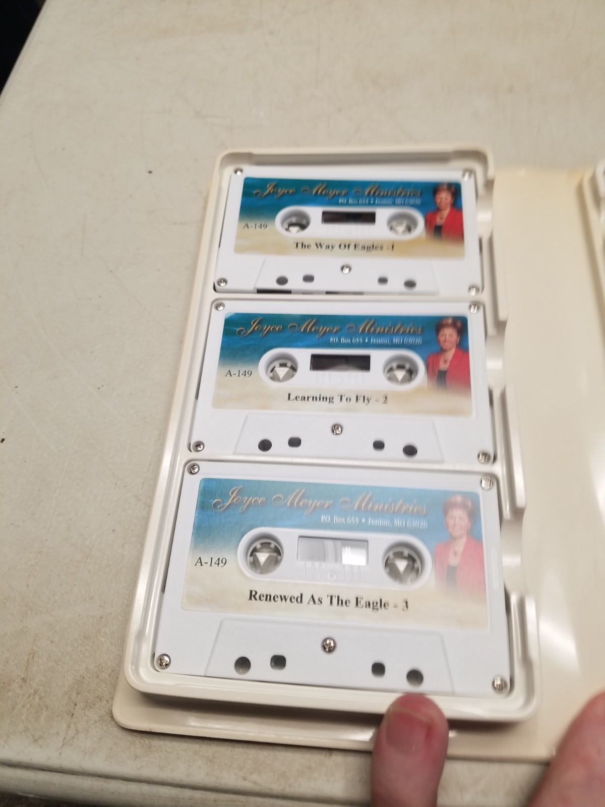 Joyce Meyer Ministries mount up with wings as eagles 6 Cassette Tapes (D)
