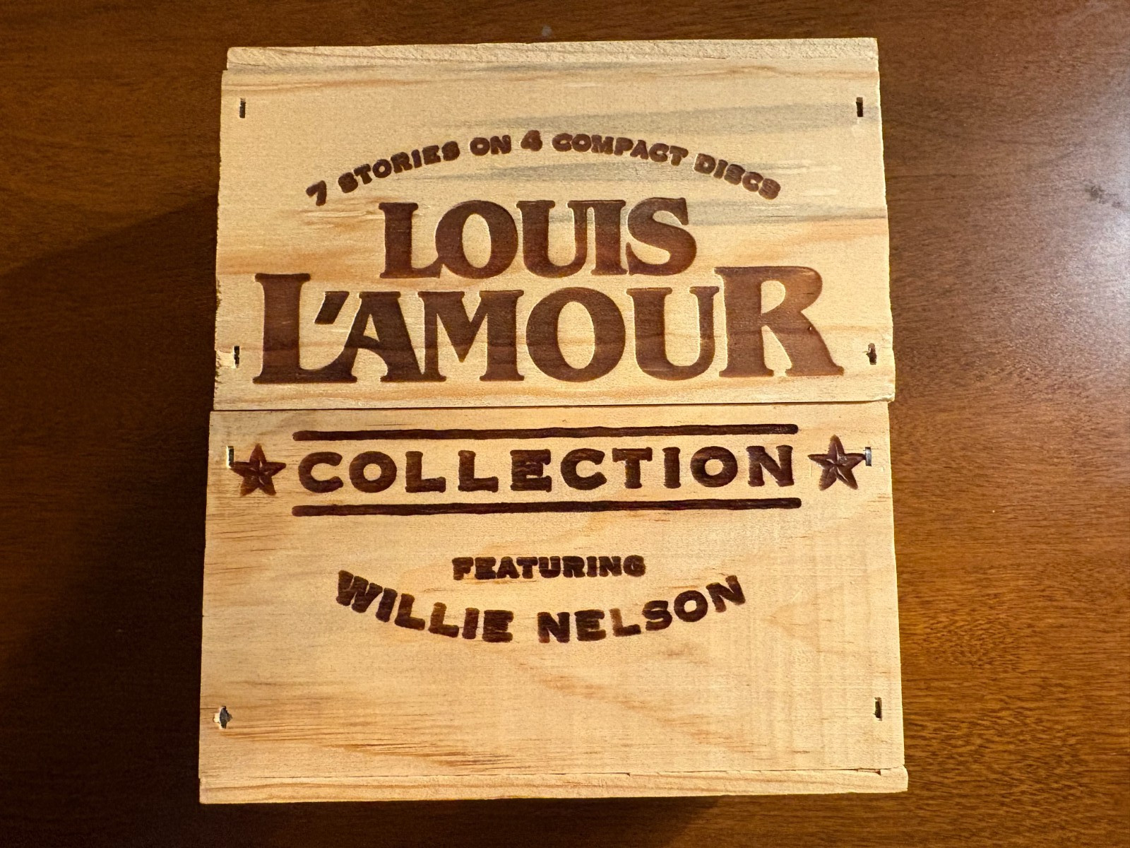 Louis L’Amour Collection 4 Audiobook CD’s Set Wooden Box – Willie Nelson