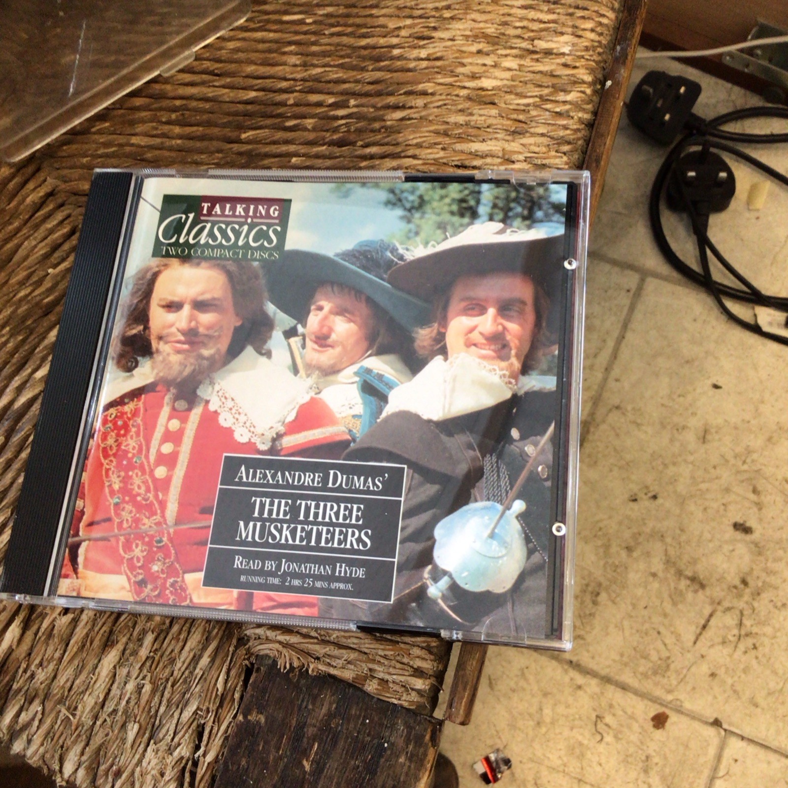 TALKING CLASSICS #22 THE THREE MUSKETEERS — READ BY JOHNATHAN HYDE [2xCD] (1994)