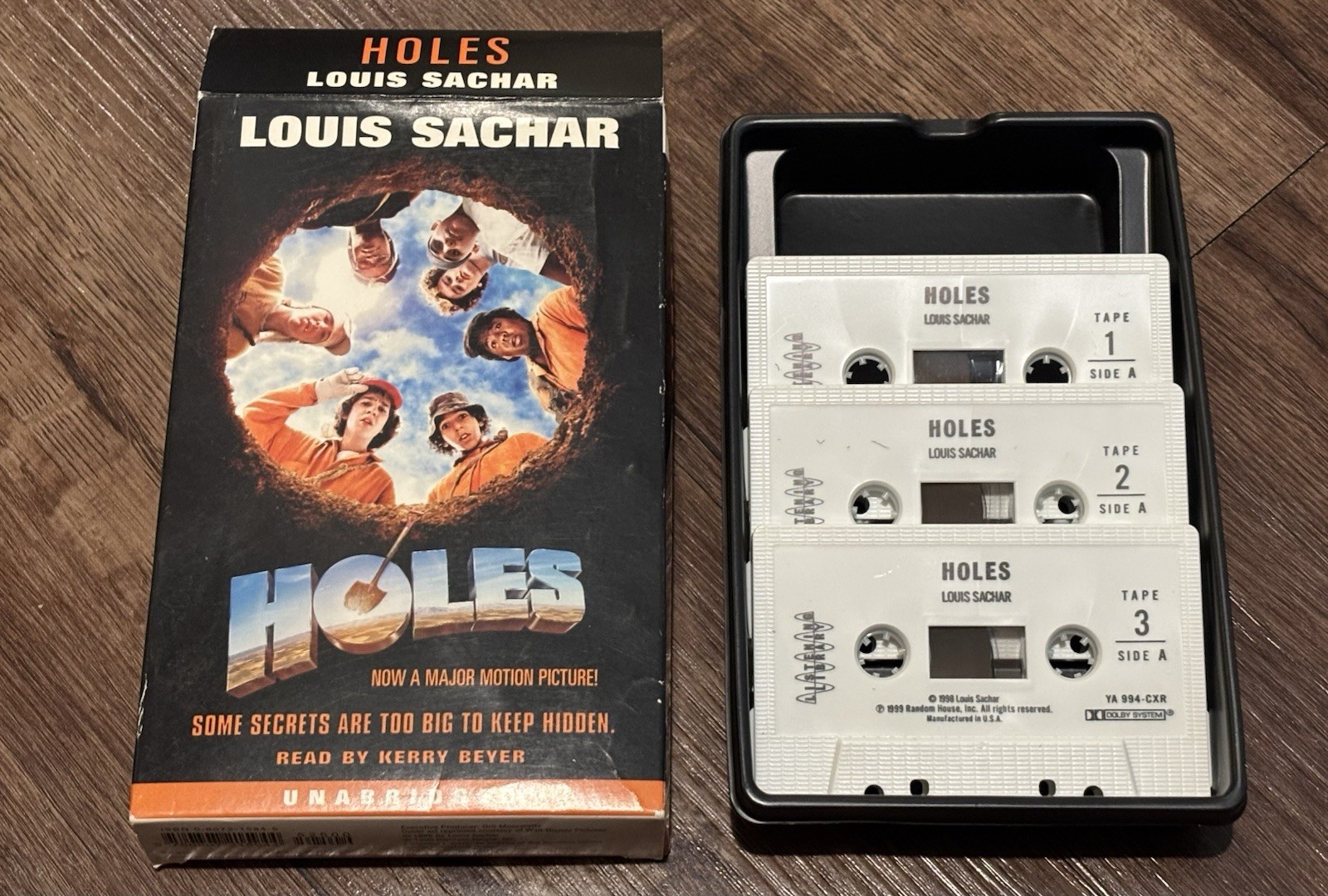 HOLES BY LOUIS SACHAR AUDIOBOOK CASSETTE