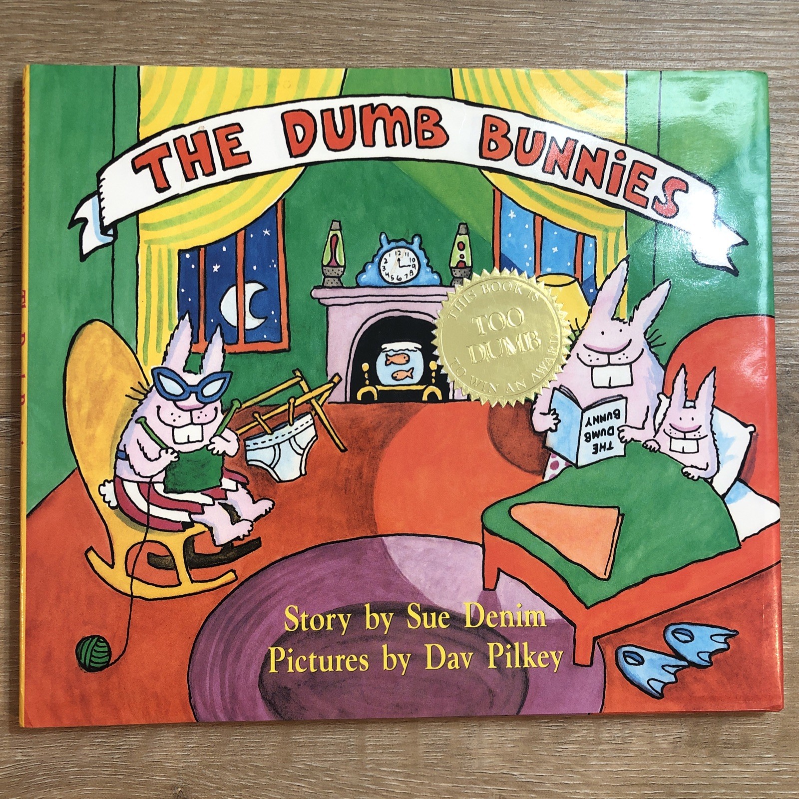 The Dumb Bunnies — Hardcover By Demin, Sue — GOOD