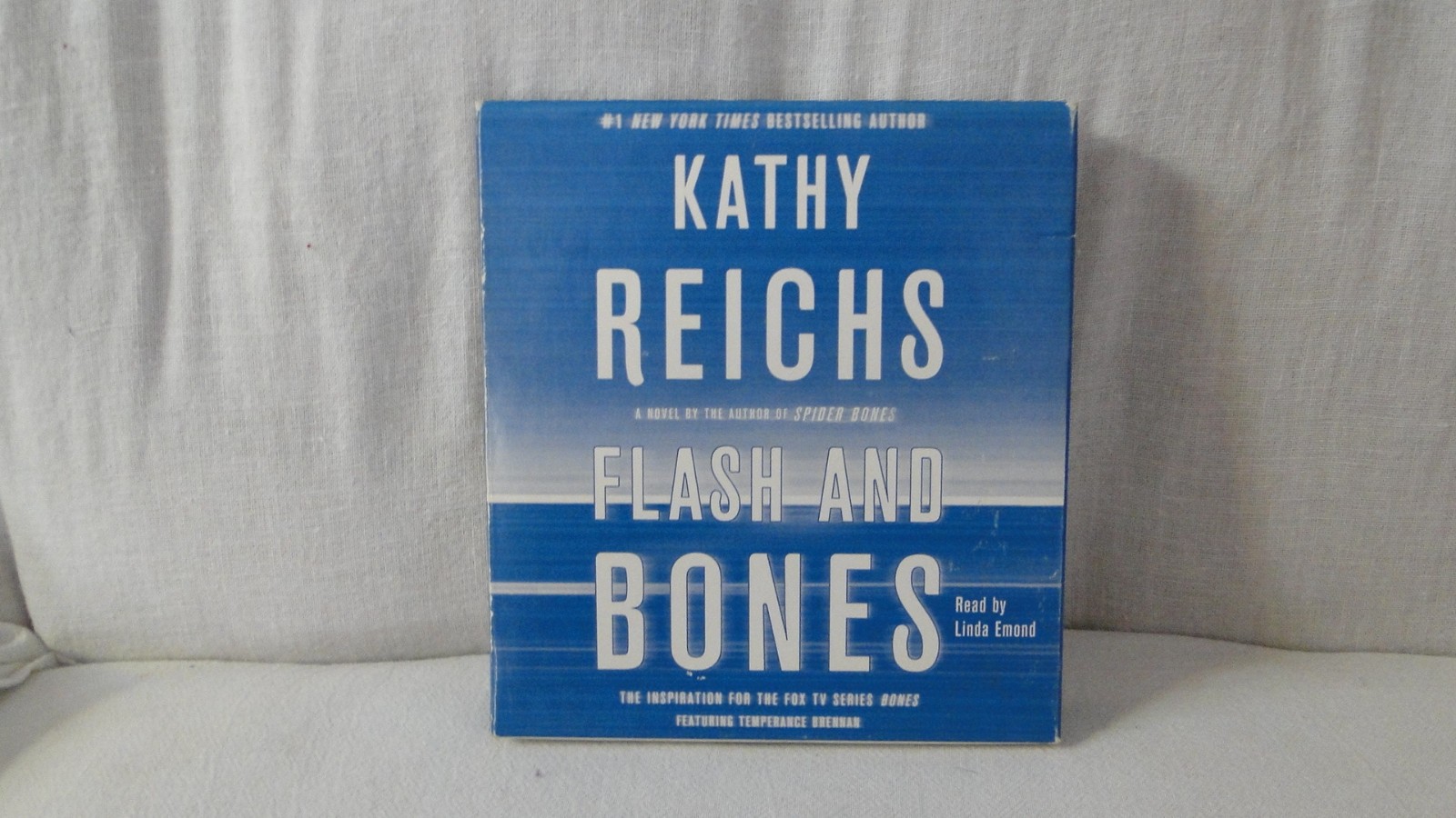A Temperance Brennan Novel Ser.: Flash and Bones : A Novel by Kathy Reichs…