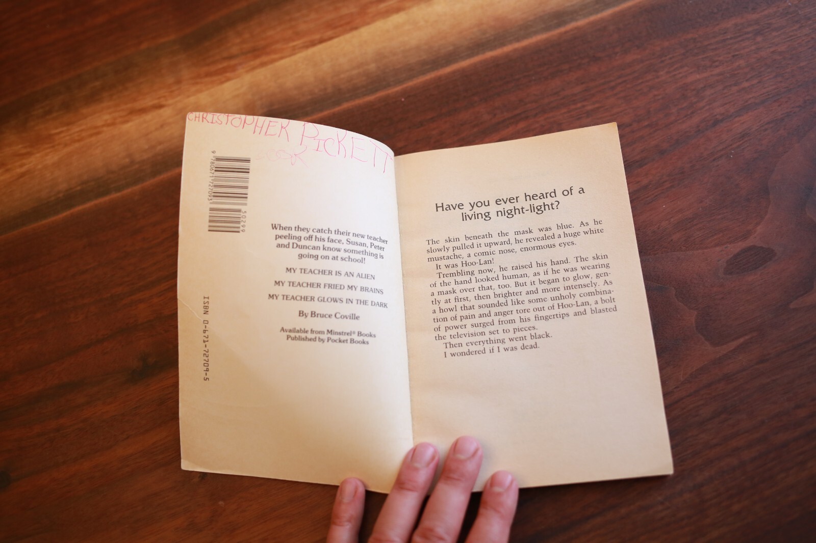 My Teacher Glows in the Dark (My Teacher is an Alien, Bk. 3) — ACCEPTABLE