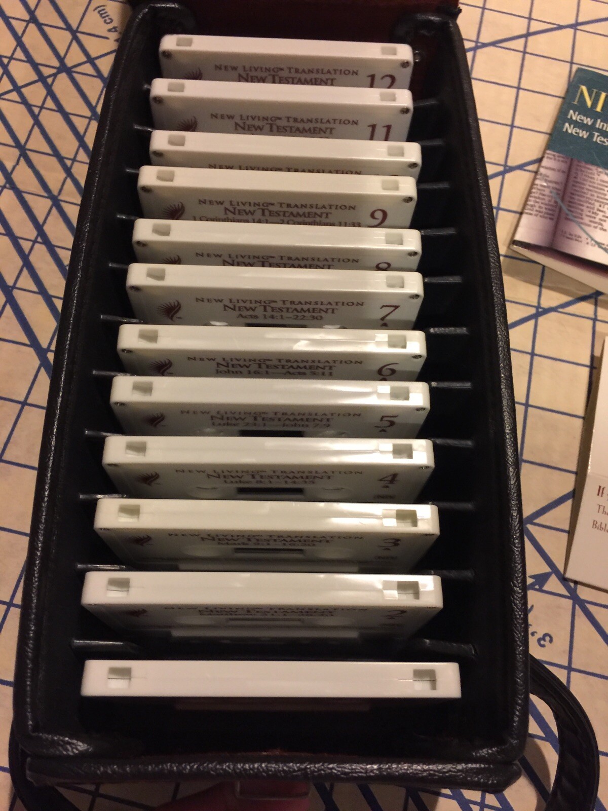 ❤️NIV NEW TESTAMENT on 12 Cassettes — Audio Bible USA Made Includes Case EUC
